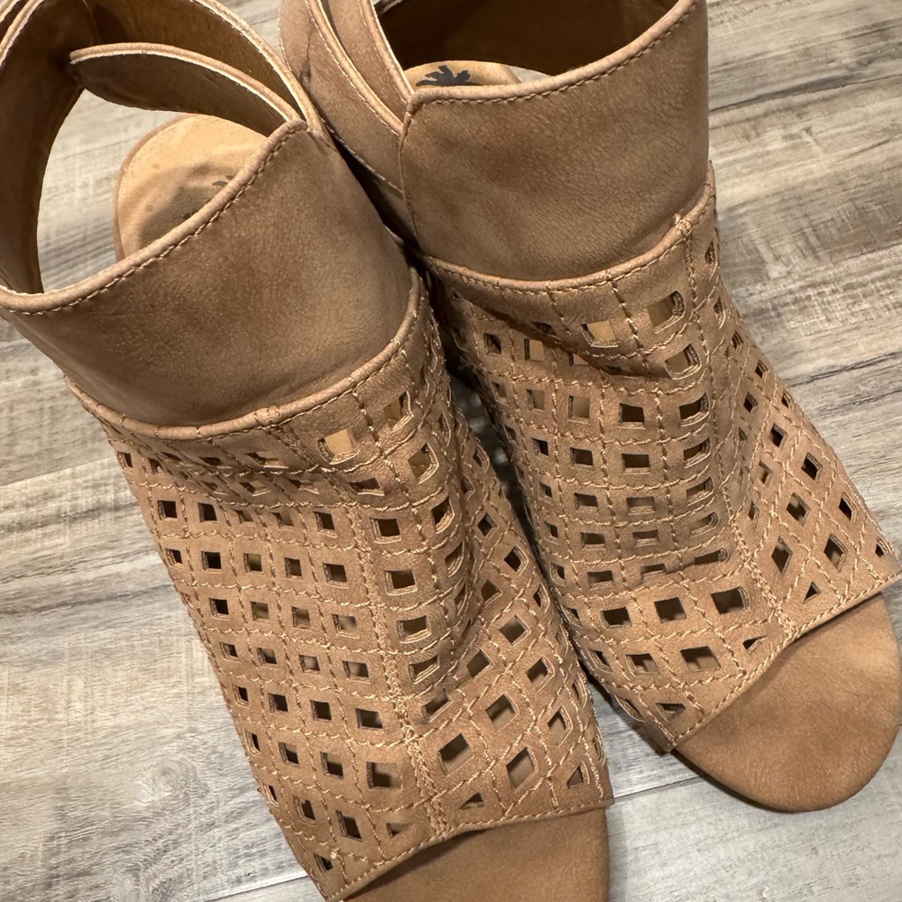 Stylish Tan Women's Shoes